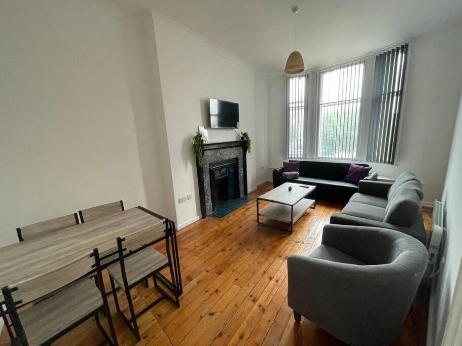 Spacious Flat For 6 City Center Gs305 Sheffield Bagian luar foto